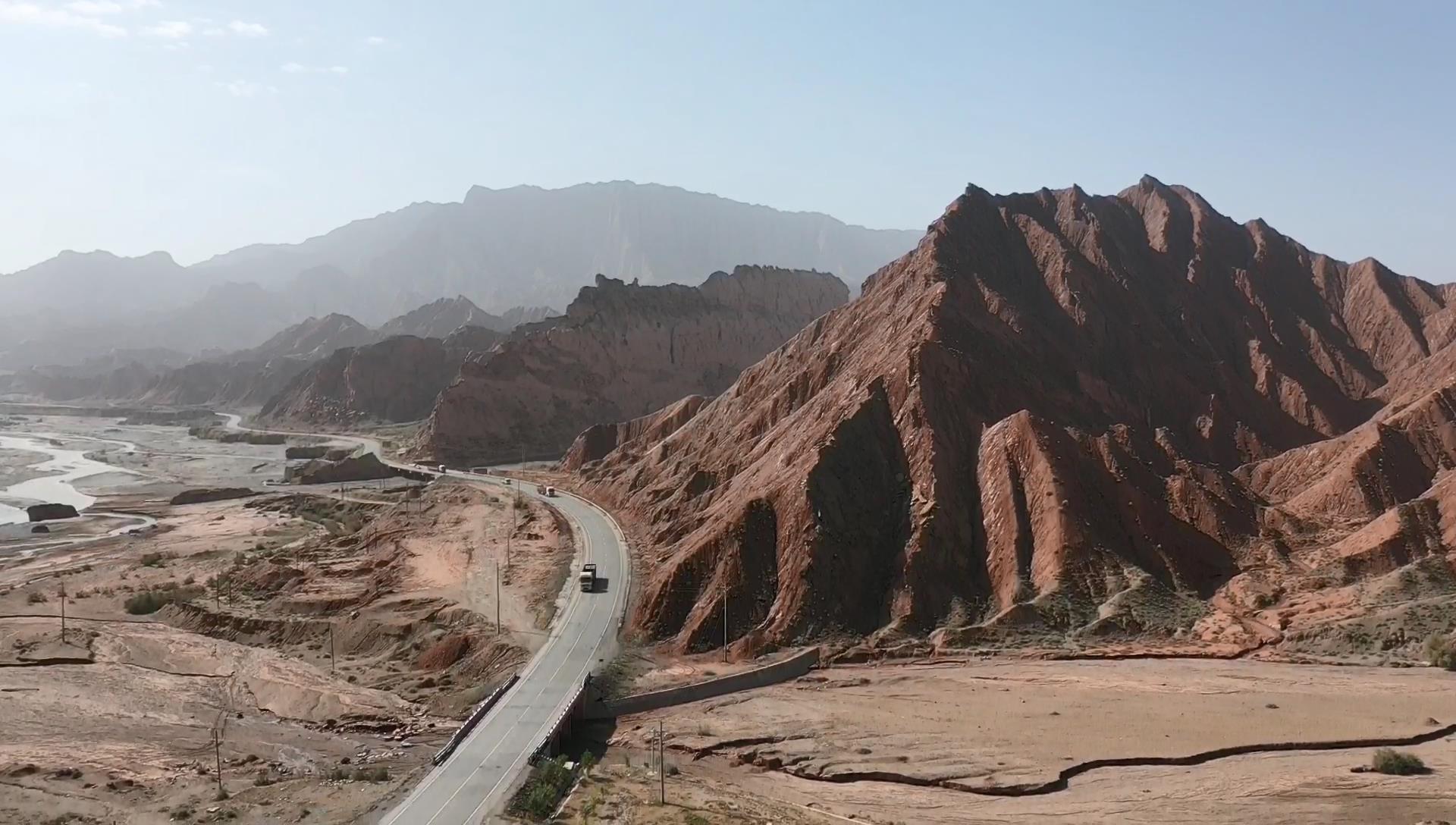 新疆旅游包車玩怎么樣_新疆旅游包車攻略