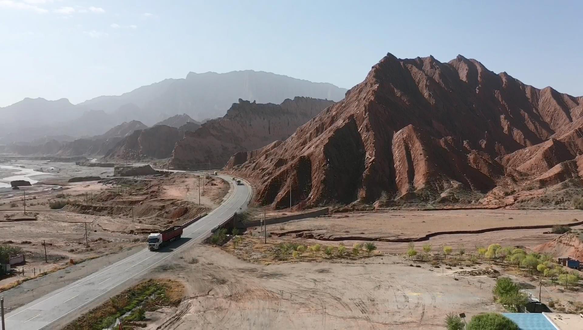 新疆特種旅游線路包車_新疆特種旅游線路包車多少錢