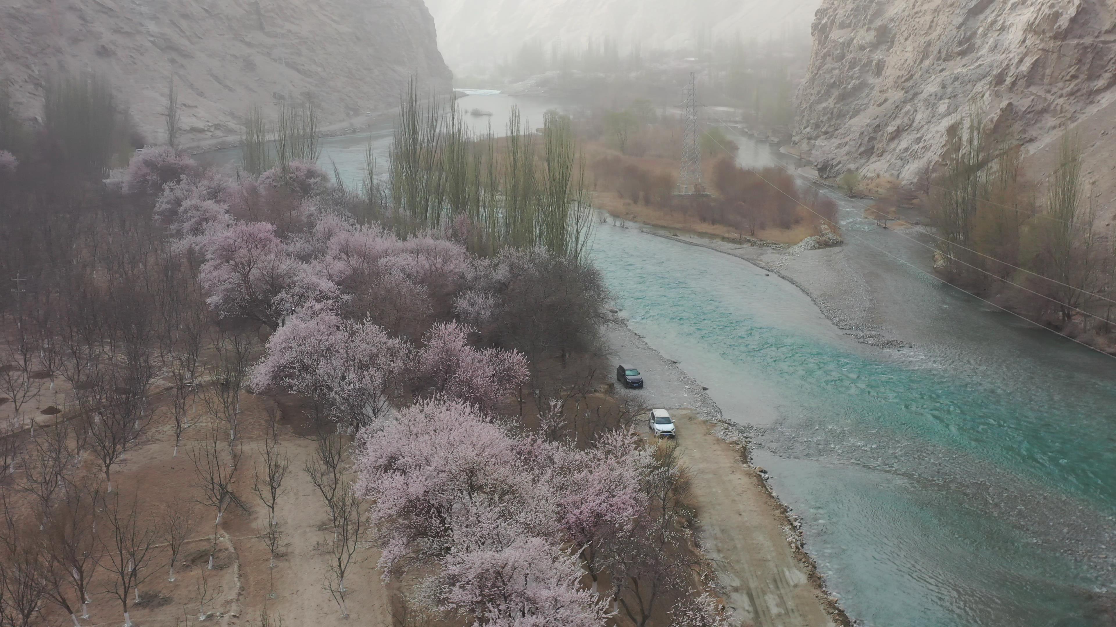 新疆旅游包車師傅那位好_新疆旅游包車司機