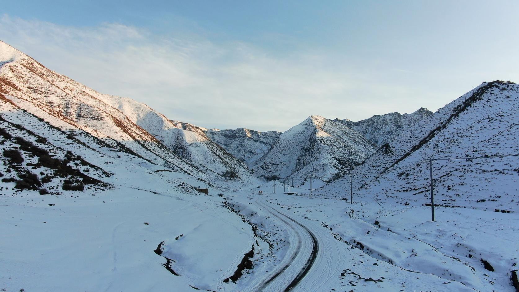 到新疆旅游包車嗎_去新疆旅游包車價格