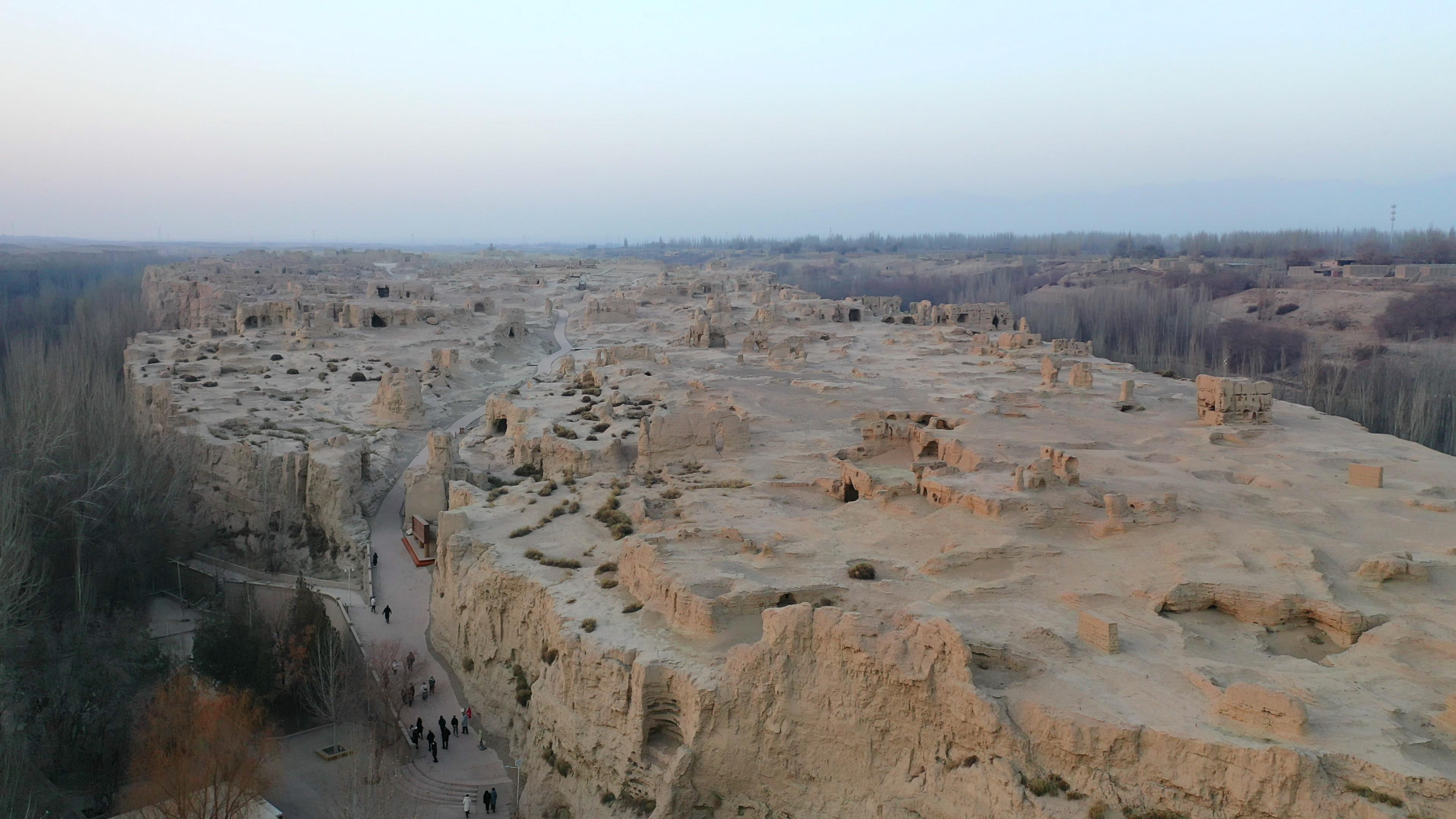 新疆旅游包車價格多少