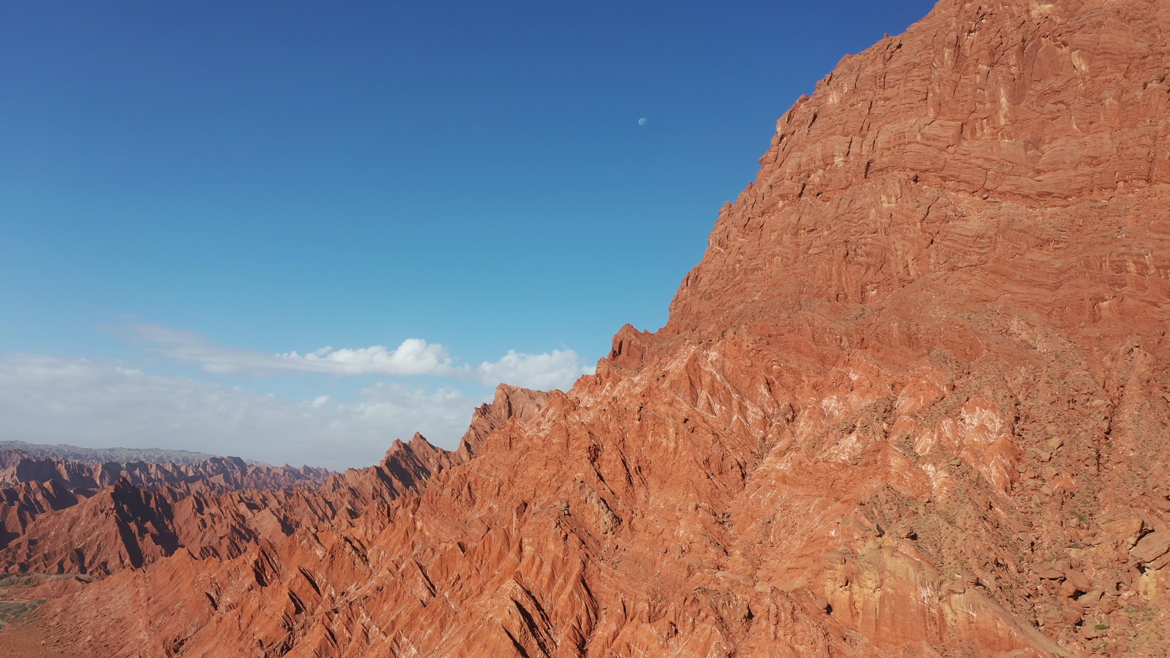 八月份新疆哪兒旅游好_八月份新疆哪兒旅游好玩