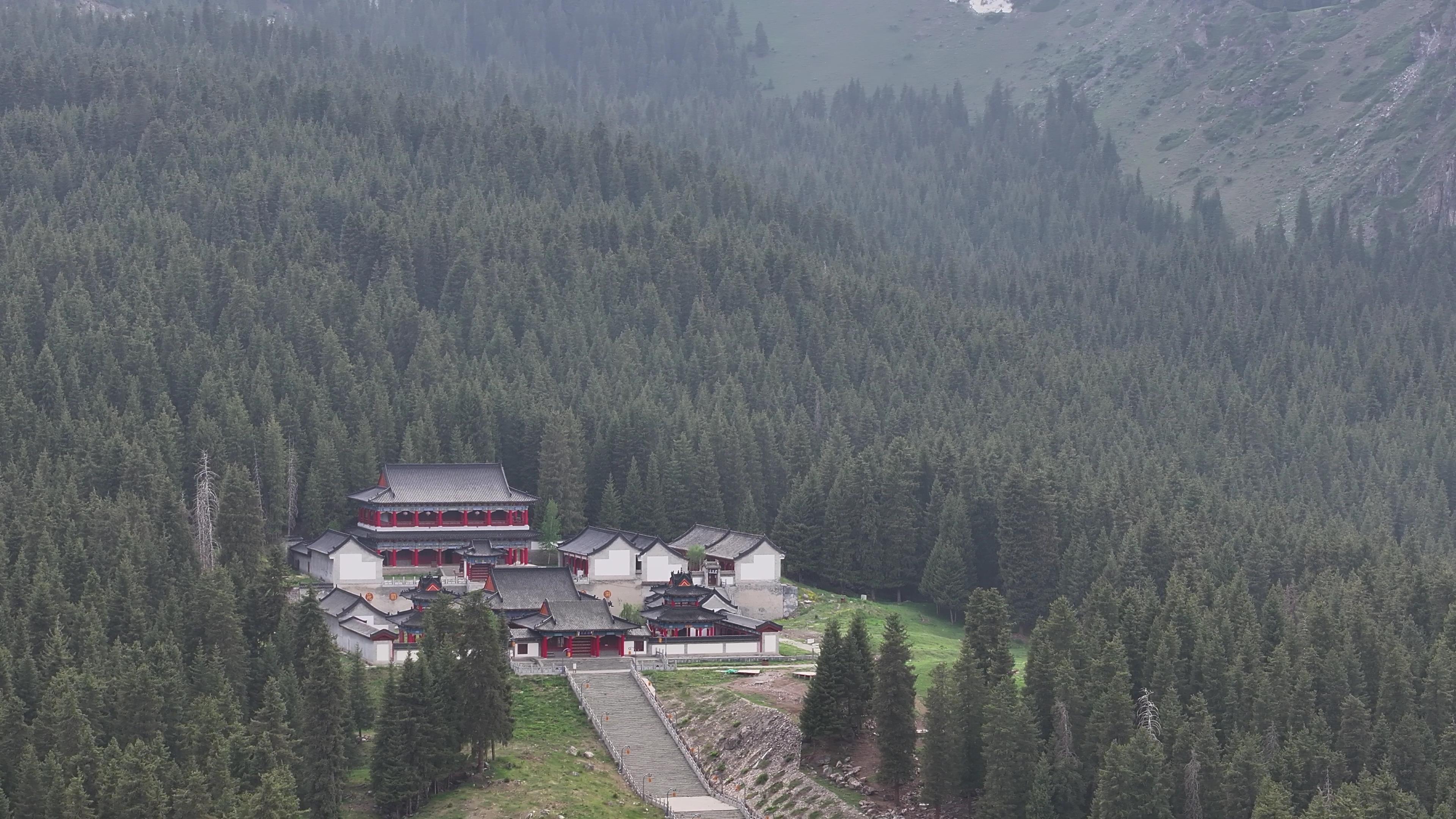 五月份新疆跟團旅游多少錢