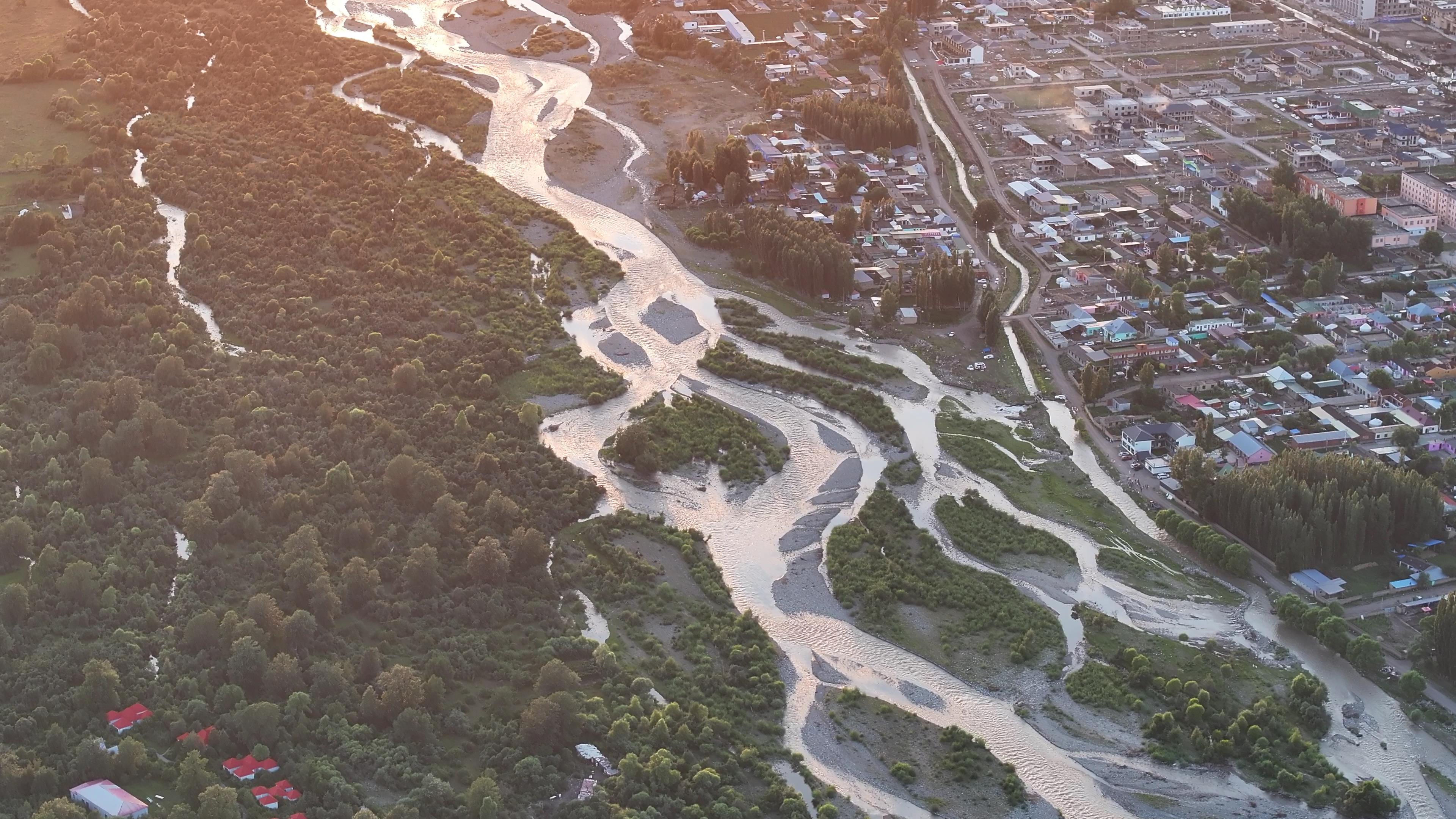 去新疆旅游包車自由行多少錢一天