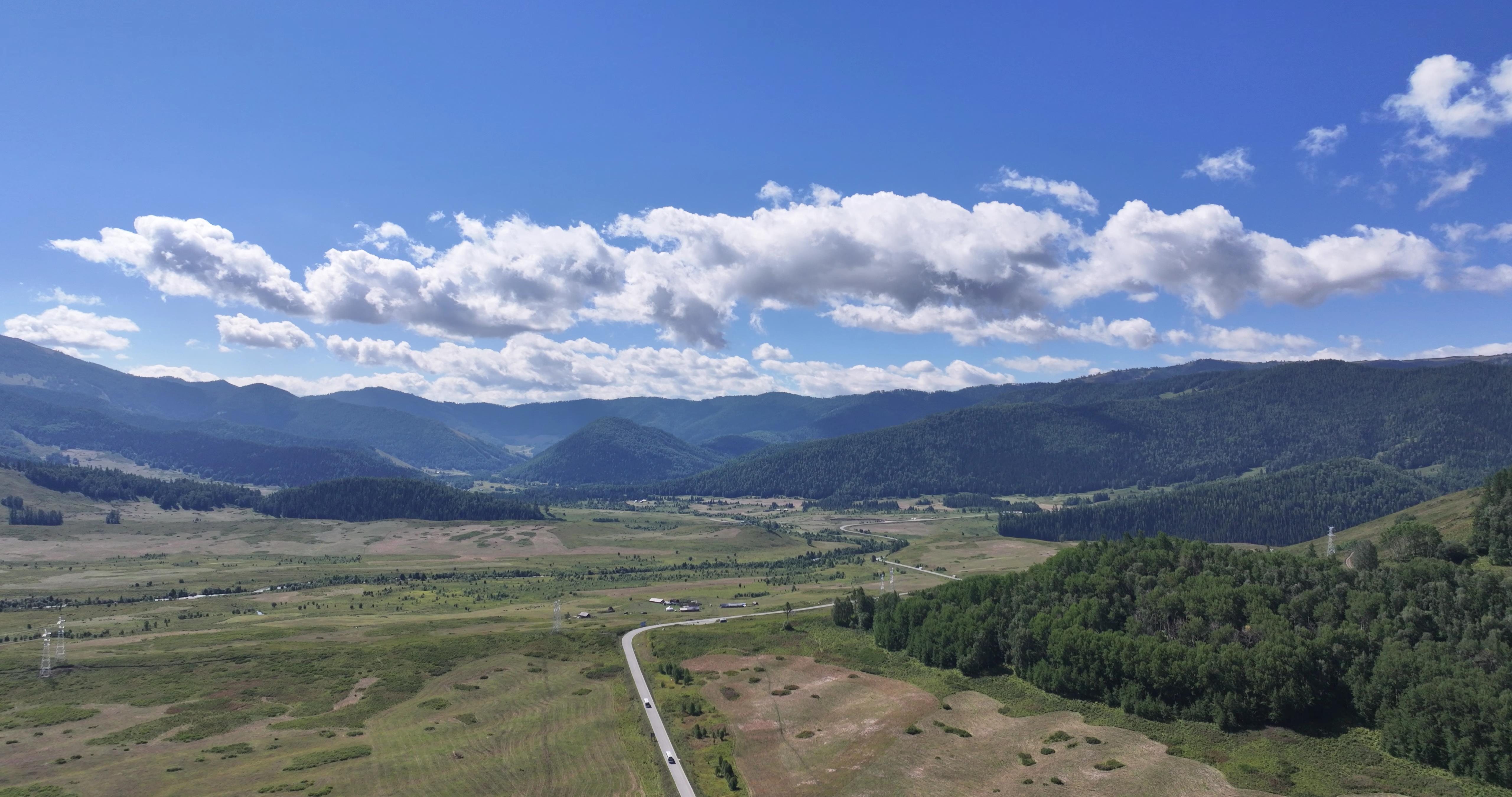 國慶期間新疆旅游包車價格多少