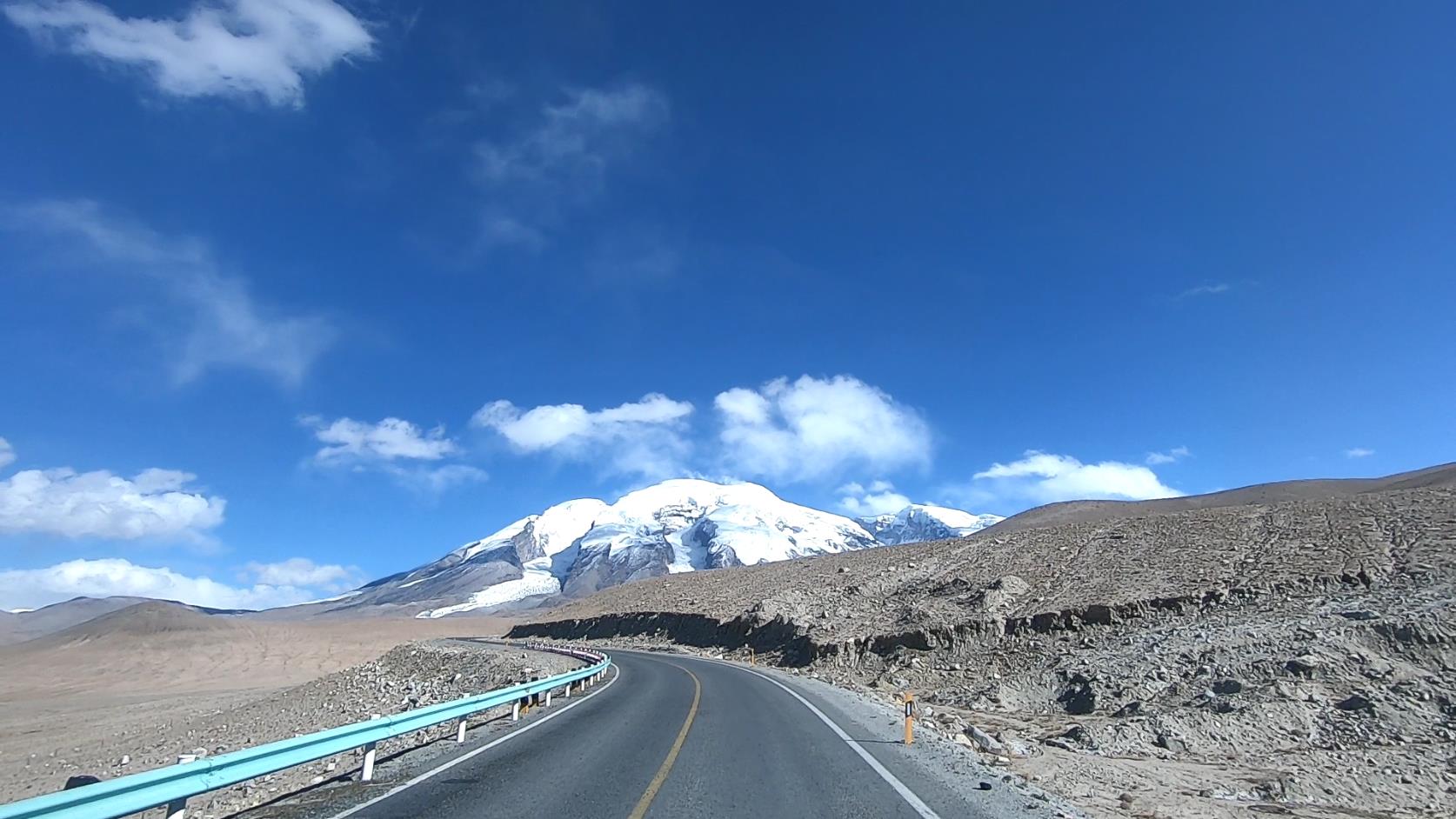 包車新疆旅游一個月_包車新疆旅游一個月多少錢啊