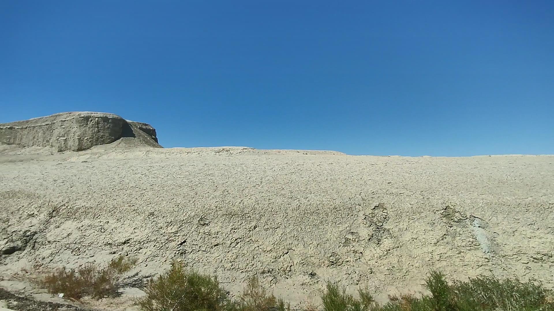 旅游包車一天多少錢新疆