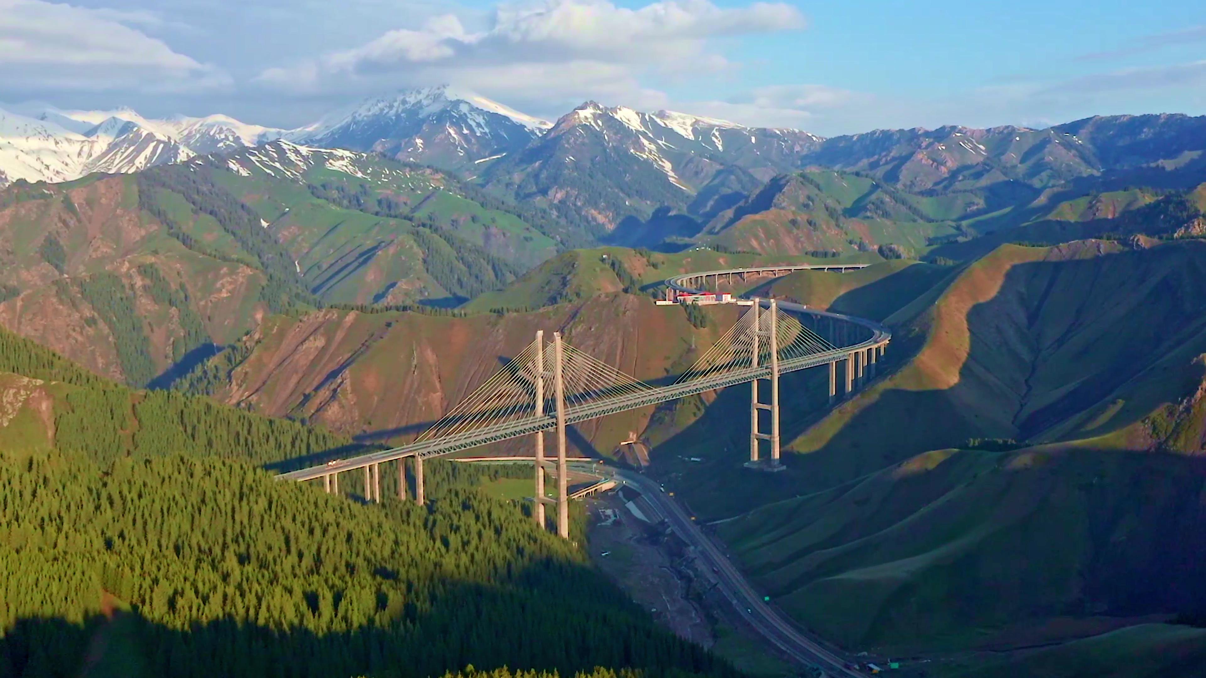 到新疆旅游包車嗎_去新疆旅游包車價格