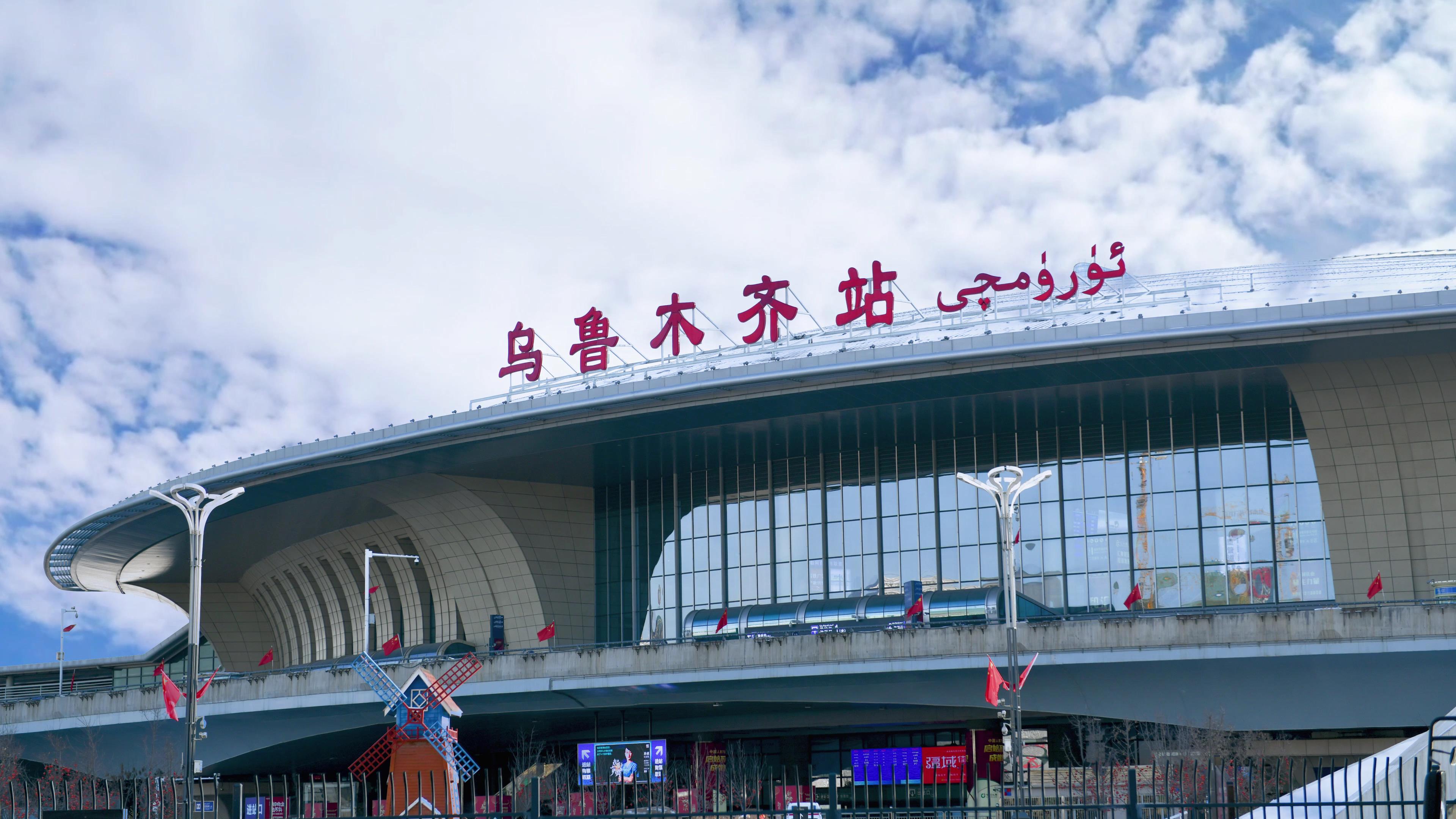 去新疆旅游包車劃算嗎_去新疆旅游包車劃算嗎現在